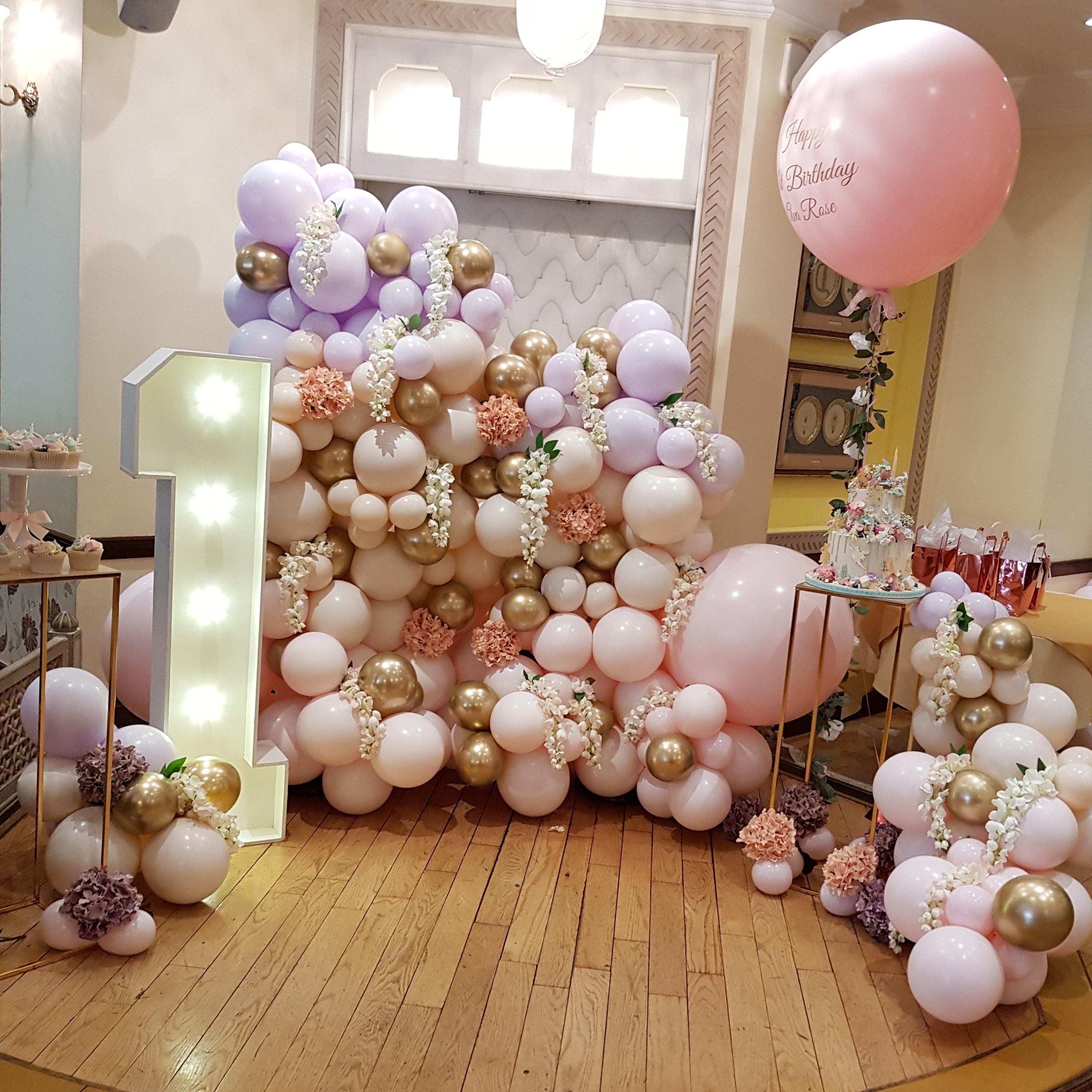 Organic Balloons & Statement Pieces - The Glitzy Balloon Company